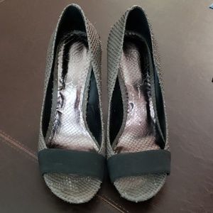 Jessica Simpson Kairie peep toe pumps